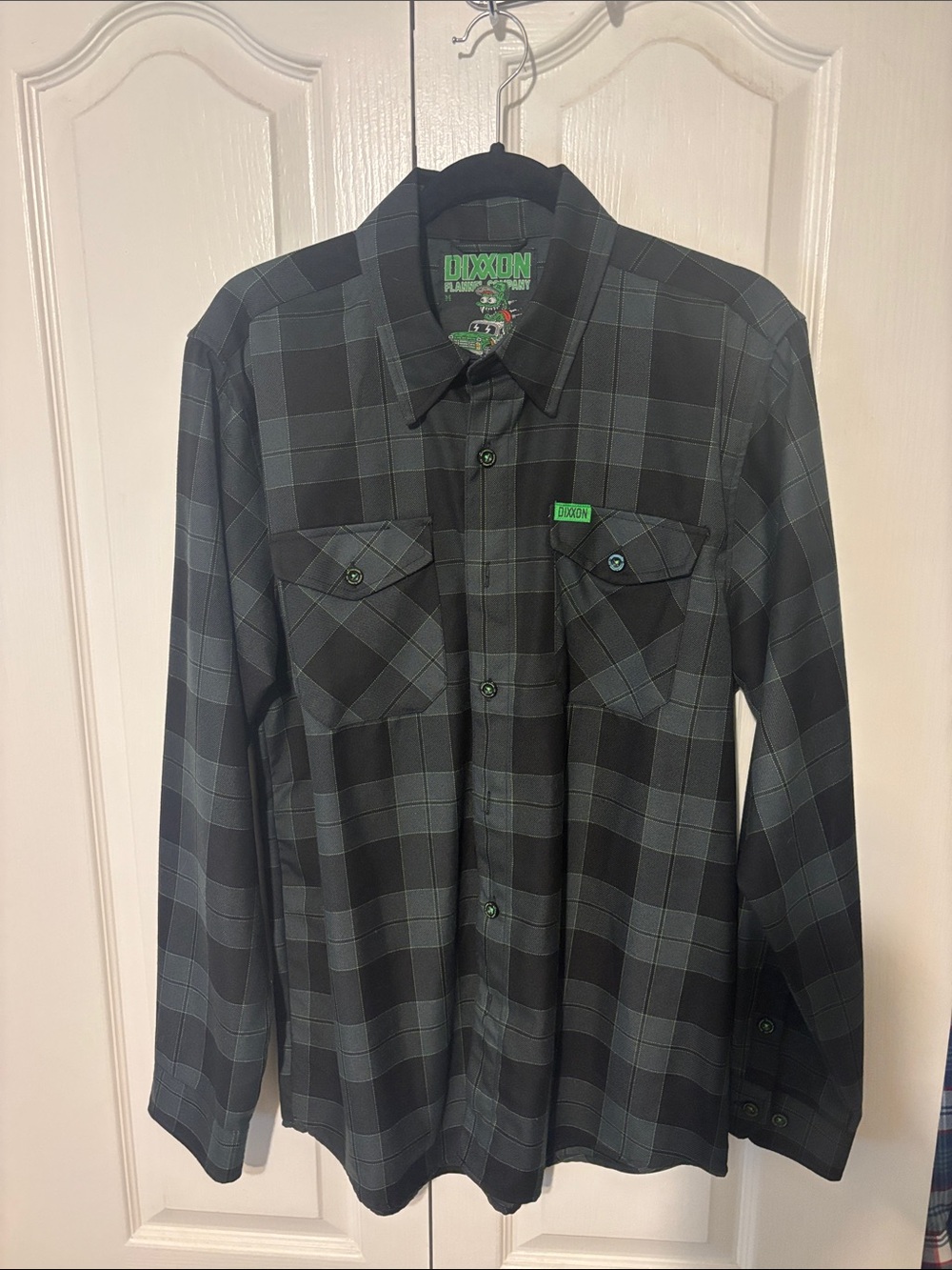 DIXXON Black & Gray Plaid Long-Sleeve Button-Up Shirt